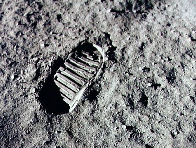 Apollo 11 Mission Leaves First Footprint on Moon First Footprint on the Moon Apollo 11 July 20, 1969